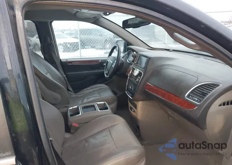 2013 Chrysler Town & Country Touring z USA, uszkodzony, nr VIN 2C4RC1BG7DR720275